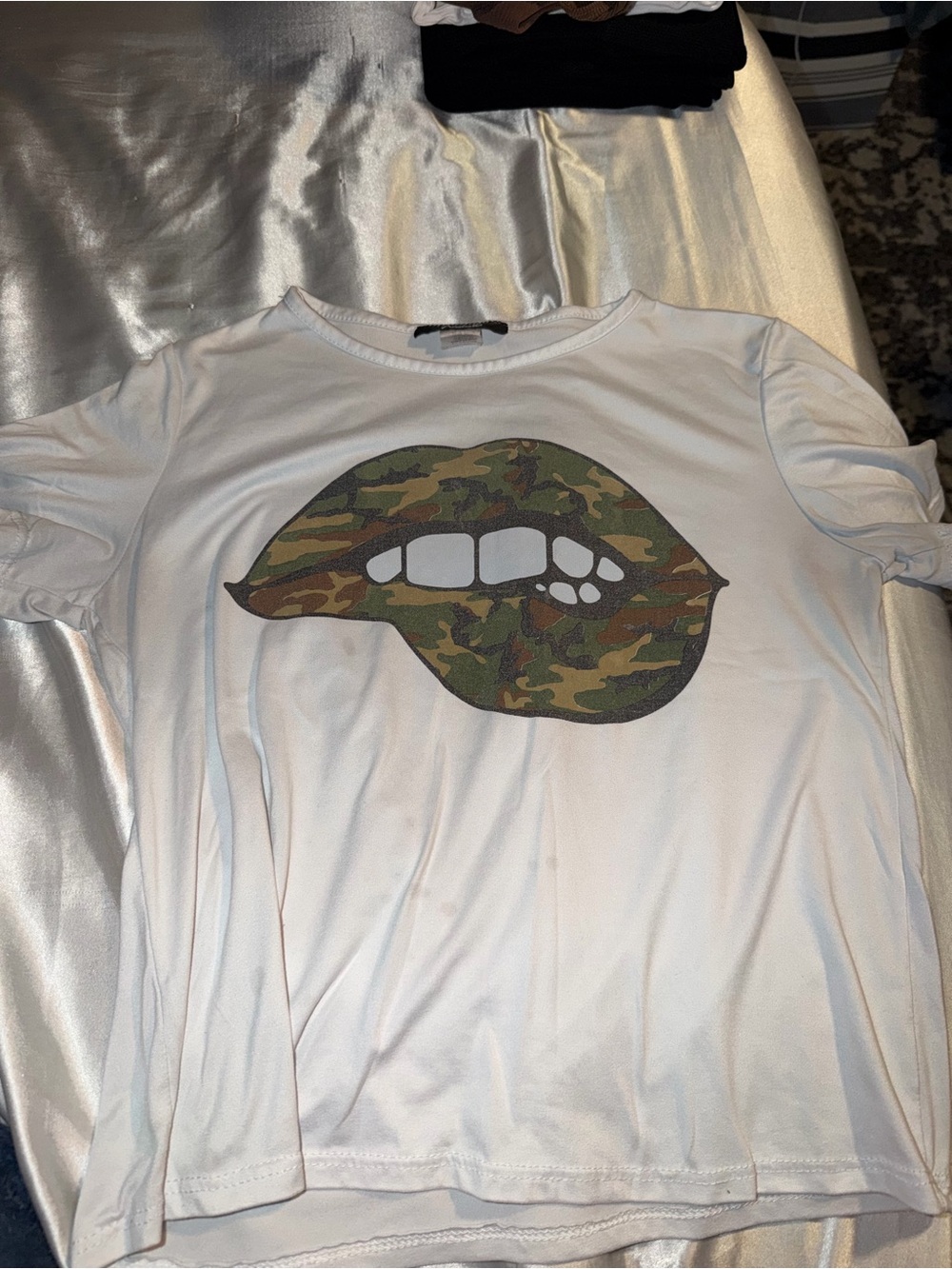 Rani Arabella White Short Sleeve Tee with Camo Lips Graphic
